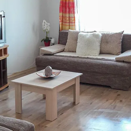 Beautiful In W/ 3 Bedrooms *