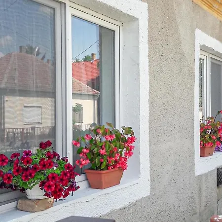 Beautiful In W/ 3 Bedrooms Apartman