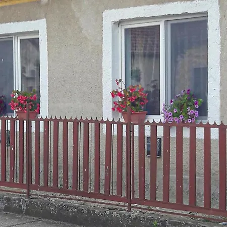 Beautiful In W/ 3 Bedrooms *